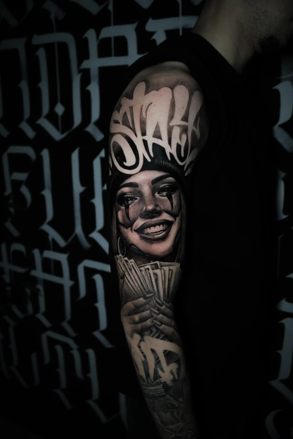 Tatuaje en black and grey y realismo hecho por Alfredo — Compton Tattoo, Alcalá de Henares (04)