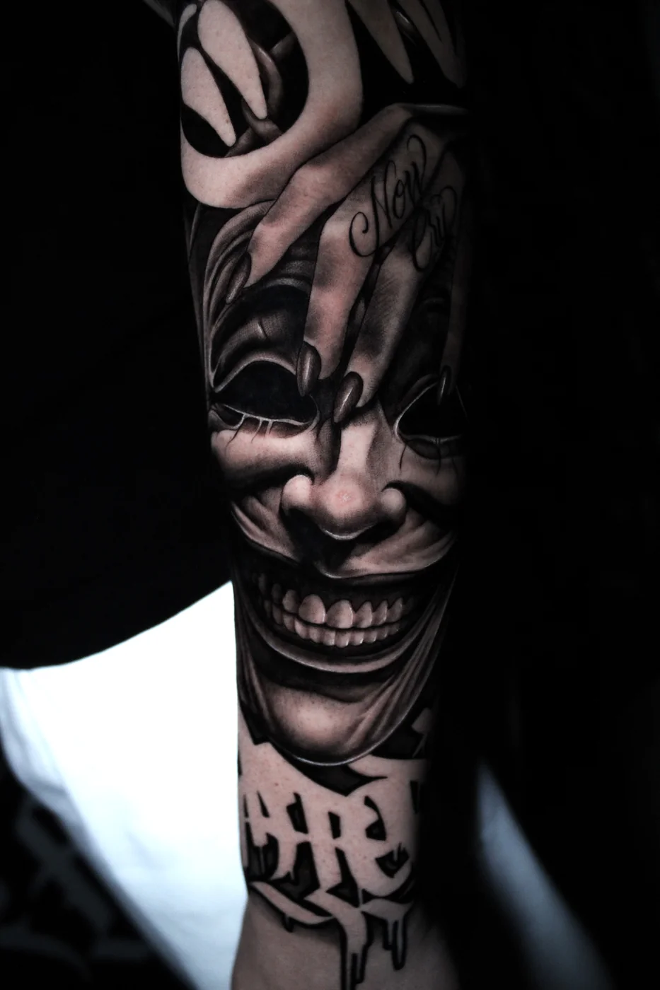 Tatuaje en black and grey y realismo hecho por Alfredo — Compton Tattoo, Alcalá de Henares (05)