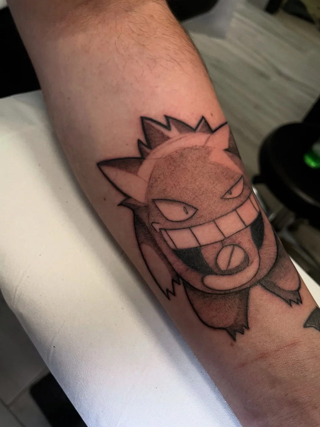 Tatuaje de puntillismo y dotwork hecho por Visual Dislexia — Compton Tattoo, Alcalá de Henares (05)